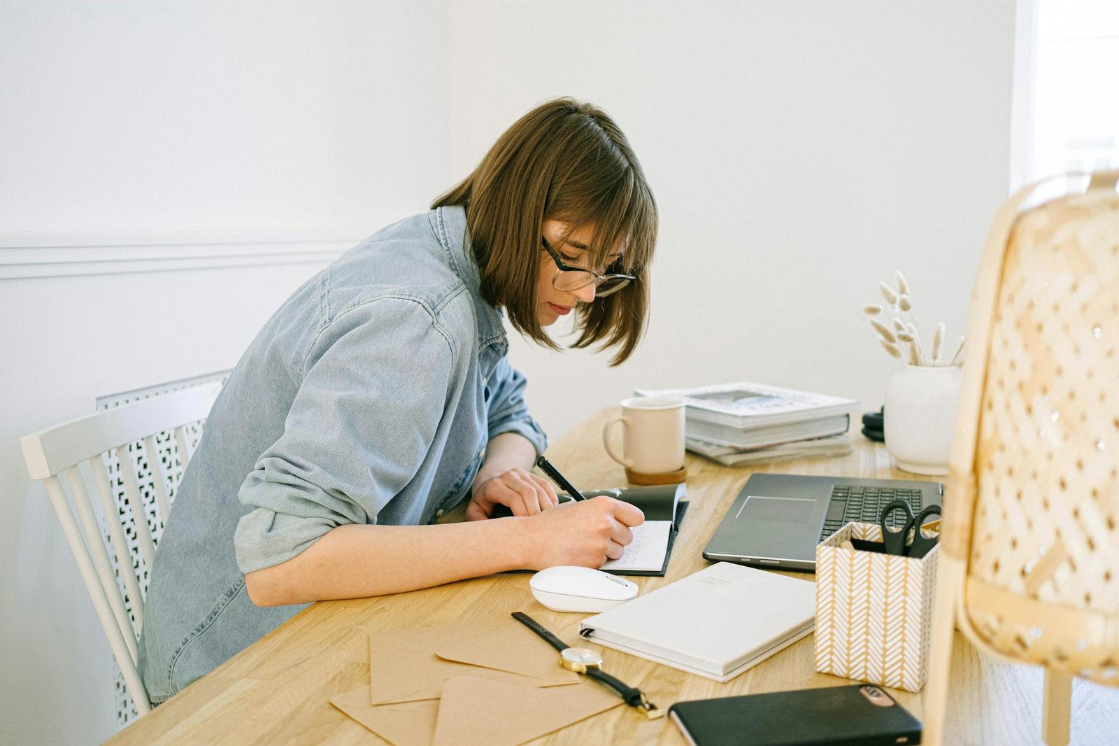 Lifestyle Blog - General - woman writing on a notebook woman writing on a notebook