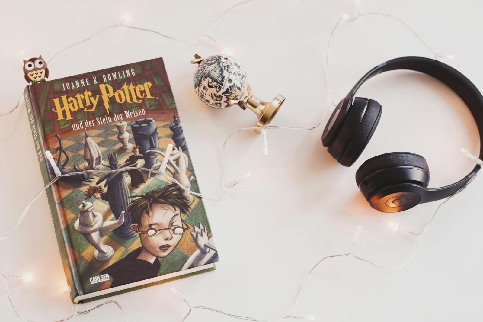 Harry Potter - General - harry potter book and black headphones with trinket harry potter book and black headphones with trinket