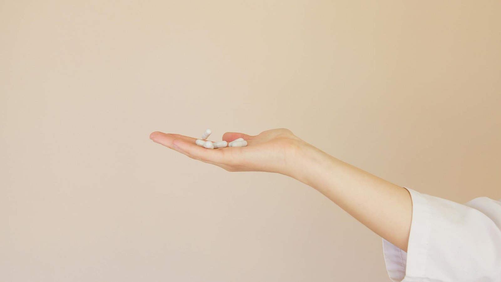 Natural Supplements for Weight Loss - Weight Loss - crop female pharmacist with pile of white pills on palm crop female pharmacist with pile of white pills on palm